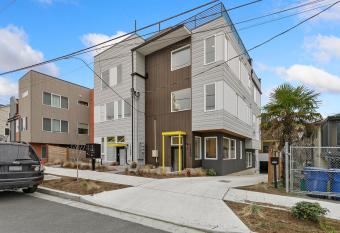 Welcome to Othello Station Townhome! has Balcony rooms