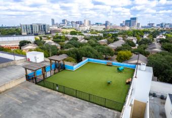 City Lux has rooms with a private hot tub