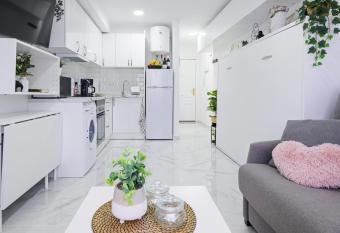 Estudio Playa Los Locos, Torrevieja allows 18 year olds to book a room