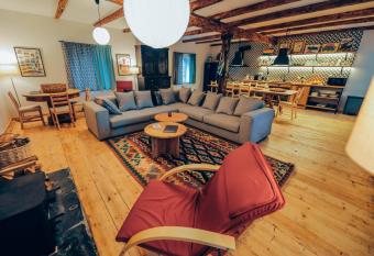 JorJ Inn has Balcony rooms