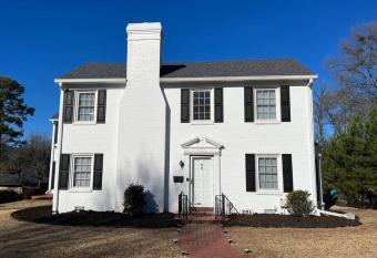 Triple Crown Townhome - Short walk to Oaklawn! has Balcony rooms