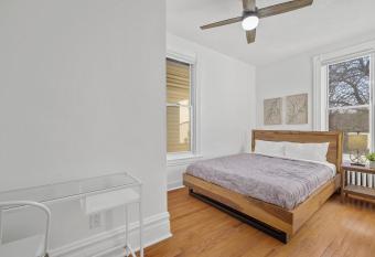 Bloomfield/Shadyside @G Cozy and Stylish Private Bedroom with Shared Bathroom allows 18 year olds to book a room