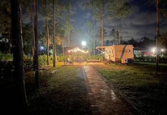 Mobile home perfect for whole family, 30 min beach has Balcony rooms