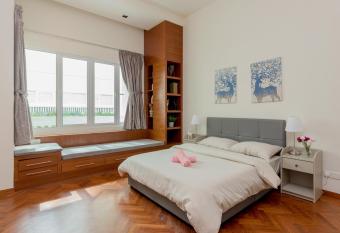 Straits Quay Waterside Suite Penang has Balcony rooms