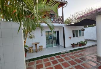 DON SEBAS y SUS DOS MARIAS has Balcony rooms