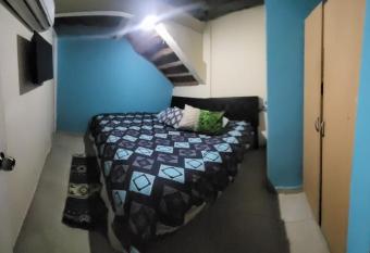 Habitaci  n Donarua allows 18 year olds to book a room