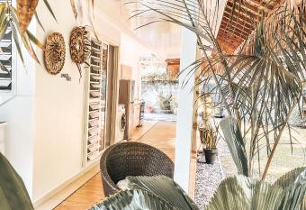 Vaikea Fare has Balcony rooms