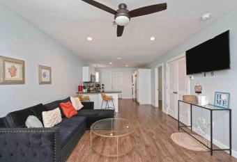 Stylish 2 bedroom home close 2 Dtown, NAS, and BCH allows 18 year olds to book a room