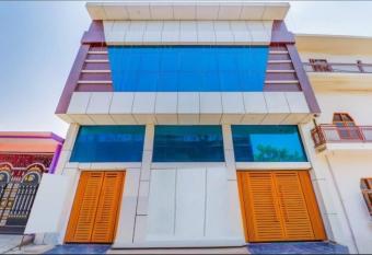 Vishesh Resort, Lucknow has Smoking/Balcony rooms