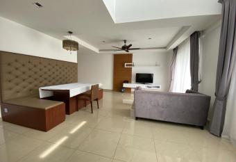 Comfy Premium Duplex Unit 4BR @ Cameron Highlands has Balcony rooms