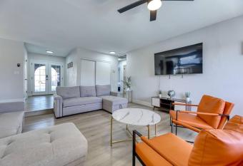 Grandeur Vegas Oasis     Hot Tub, Pool, Fireplace allows 18 year olds to book a room