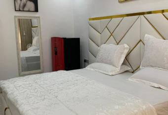 Beautiful studio apartment allows 18 year olds to book a room