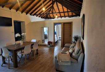 Casa Higopico allows 18 year olds to book a room