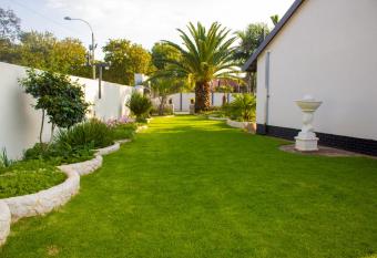 Mint Guesthouse has rooms with a private hot tub