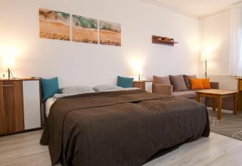 Panor  ma Apartman allows 18 year olds to book a room