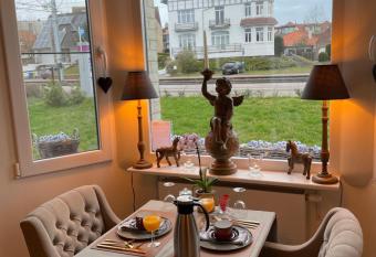 B&B Villa Navy has Balcony rooms