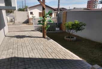 Casa de Praia Balne  rio Pi  arras has Balcony rooms