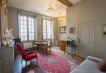 L h  tel de Panette, Une suite en duplex c  t   cath  drale allows 18 year olds to book a room