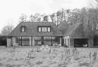 La Clef des Champs allows 18 year olds to book a room