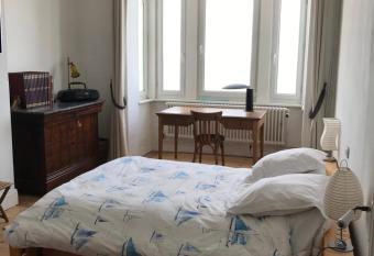 Villa Les Tamaris allows 18 year olds to book a room