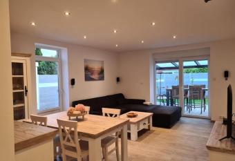 Ferienhaus Hornhecht allows 18 year olds to book a room