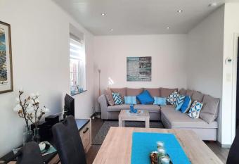 Ferienhaus Leuchtqualle allows 18 year olds to book a room