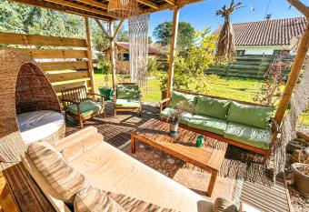 Beach house id  ale pour famille, 400 m de l   oc  an has Balcony rooms