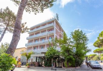 Hotel La Torre has Balcony rooms