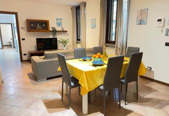 Casa di Corte - Cormano allows 18 year olds to book a room