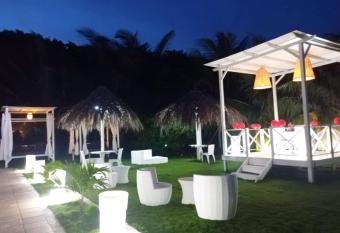 MN BEACH HOUSE has Balcony rooms