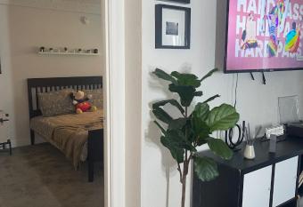 Awesome 1 Bed Flat with View and Parking has Balcony rooms