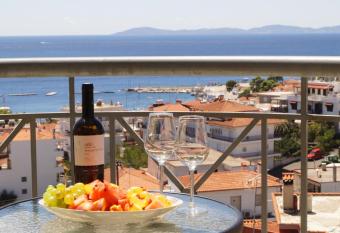 Fully equipped 2-bedroom flat unique view all year has Balcony rooms