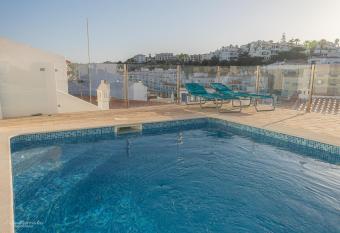 Cozy Pool House has Balcony rooms