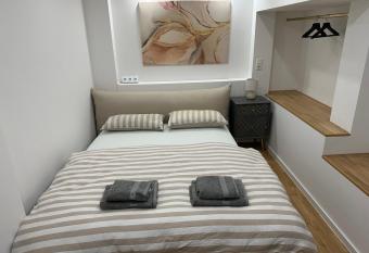 BLISS - Arbeitsplatz, Docking Station, Netflix allows 18 year olds to book a room