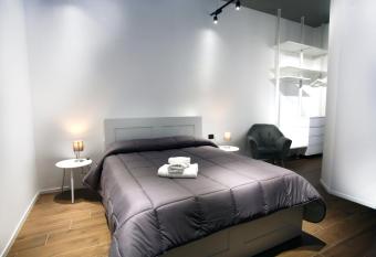 Business Home Via Isonzo B&B has Balcony rooms