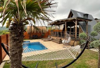 Sapanca S  cak Havuzlu jakuzili Bungalow has Balcony rooms