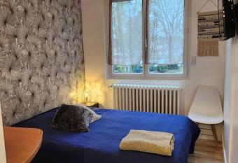 Studio Hyper Centre AGEN (47) allows 18 year olds to book a room