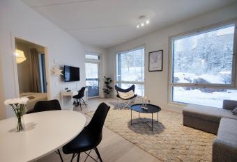 Peaceful nordic home for 5 / near city and airport has Balcony rooms
