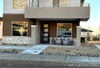 El Capitan-4Bed, 3Bath, Hot Tub has Balcony rooms