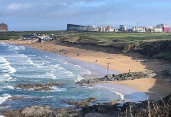 Fabulous flat near Fistral beach has Balcony rooms