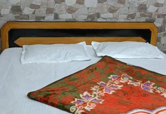 Hotel tawi view home has Smoking/Balcony rooms