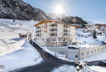 Hotel Gr  nerhof has Balcony rooms