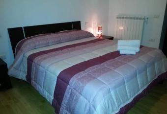 Le vecchie cantine allows 18 year olds to book a room