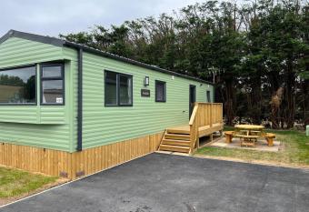 Sleepy Hollow Holiday Home has Balcony rooms