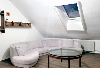 Am Schwarzer B  r - Gem  tliches Dachgeschoss Apartment allows 18 year olds to book a room