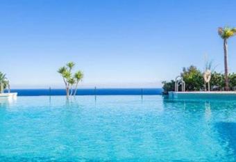 Elegant apartment, stunning views, fully renovated in la Hacienda del Senorio de Cifuentes has Balcony rooms