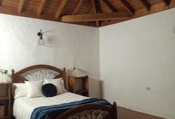 El arado de Paco has Balcony rooms