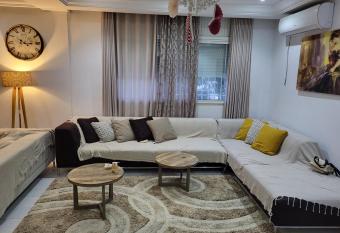 Appartement d  lice has rooms with a private hot tub