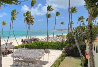 BAVARO Deluxe LOS CORALES VILLAS Beach CLUB & SPA good offer for vacation allows 18 year olds to book a room