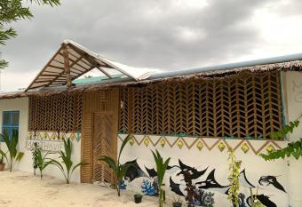 MANTHA VIEW allows 18 year olds to book a room